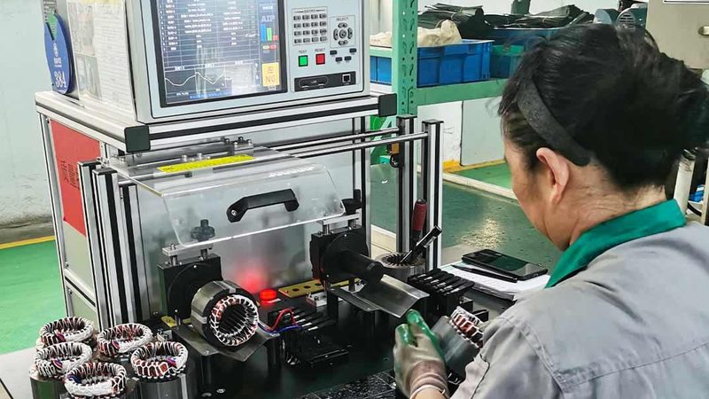 变频电机在运行过程中产生噪音的原因主要有以下几点：